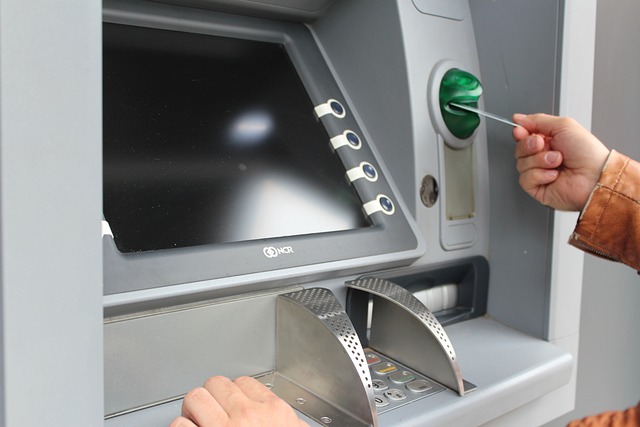 Používanie bankomatu