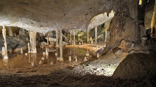 krápníky v jeskyni